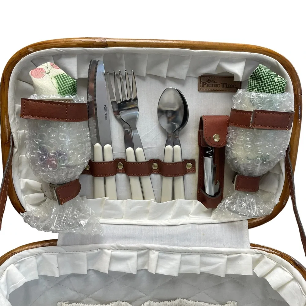 Picnic Time Romance picnic basket deluxe service for two Rattan Wood Vintage New